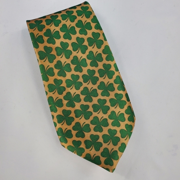 Silk gold and green shamrock necktie - Picture 9 of 9